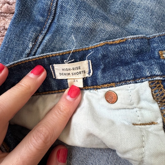 High-waisted Madewell denim shorts in size 24 - Picture 3 of 3